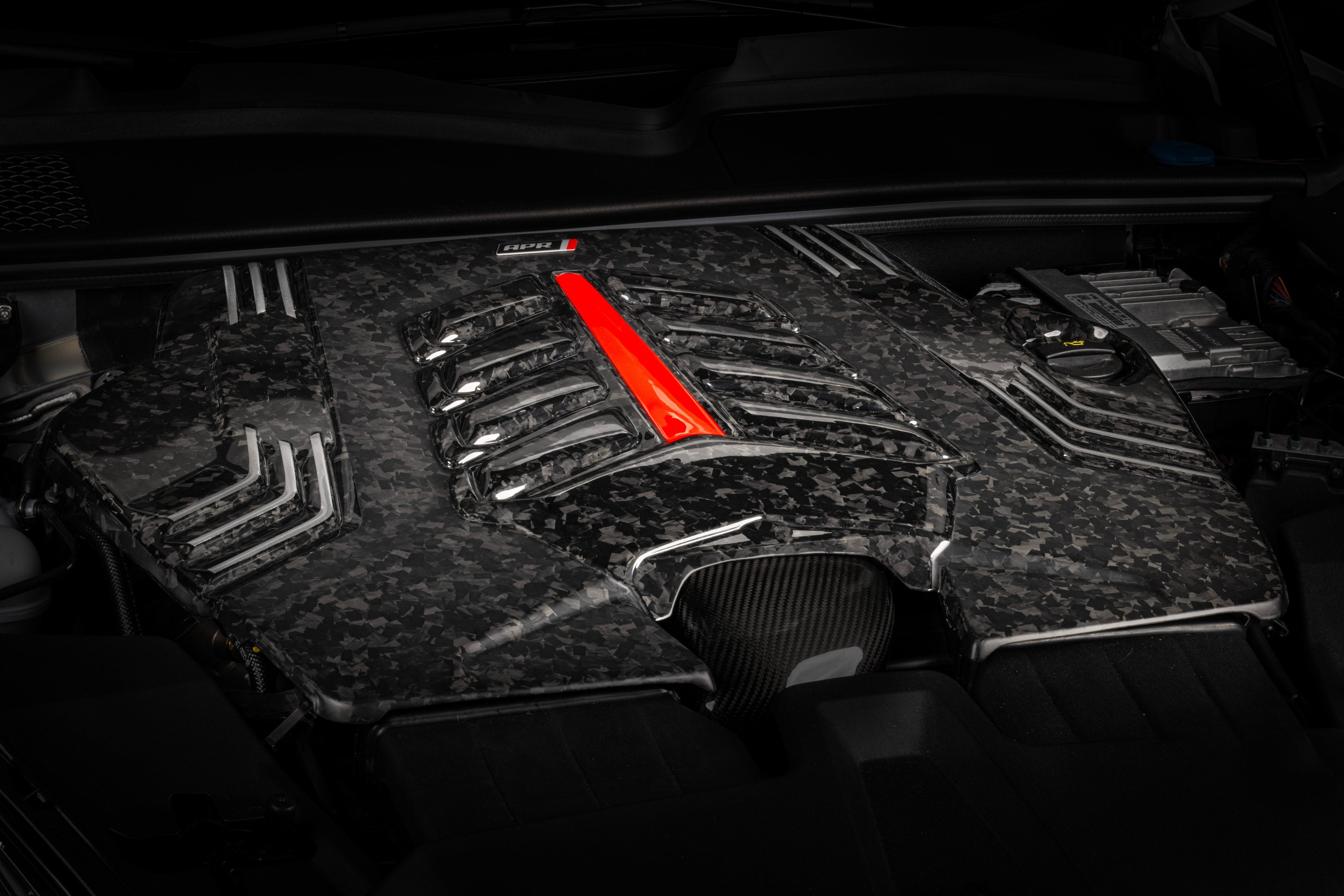 APR Engine Cover - 2.9T/3.0T/4.0T (4M) SUV - Forged Carbon Fiber